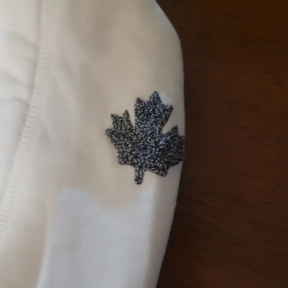 Brand New Roots Sweater! *Large - Picture 5 of 6